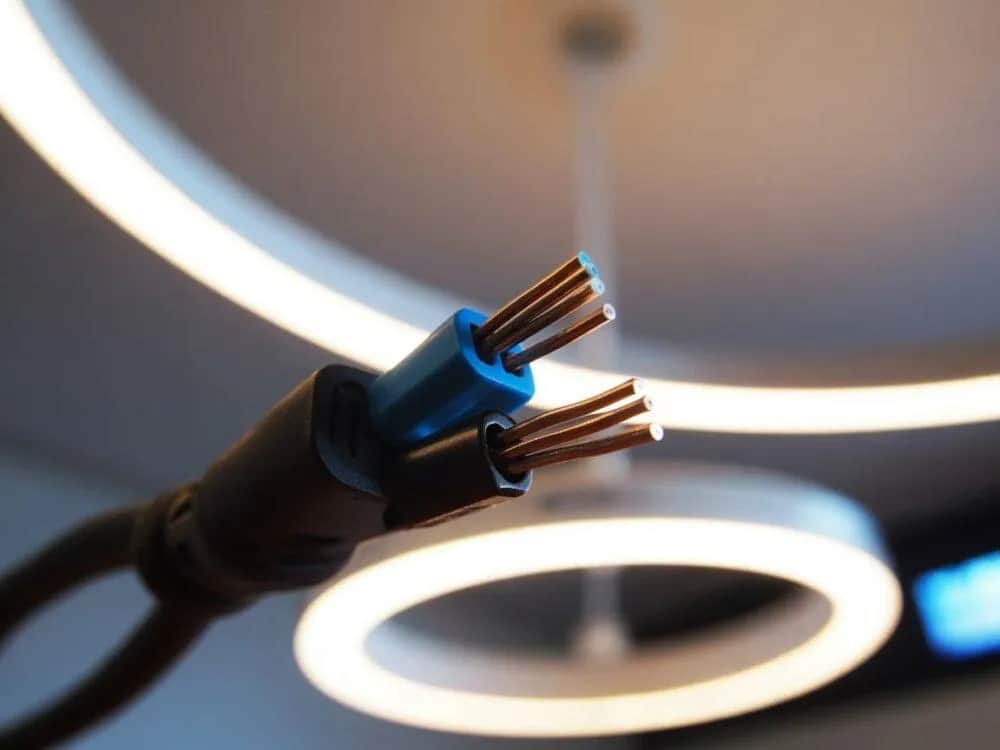 Jaki przekrój kabla do oświetlenia? Uniknij kosztownych błędów w instalacji Jaki przekrój kabla do oświetlenia? Uniknij kosztownych błędów w instalacji